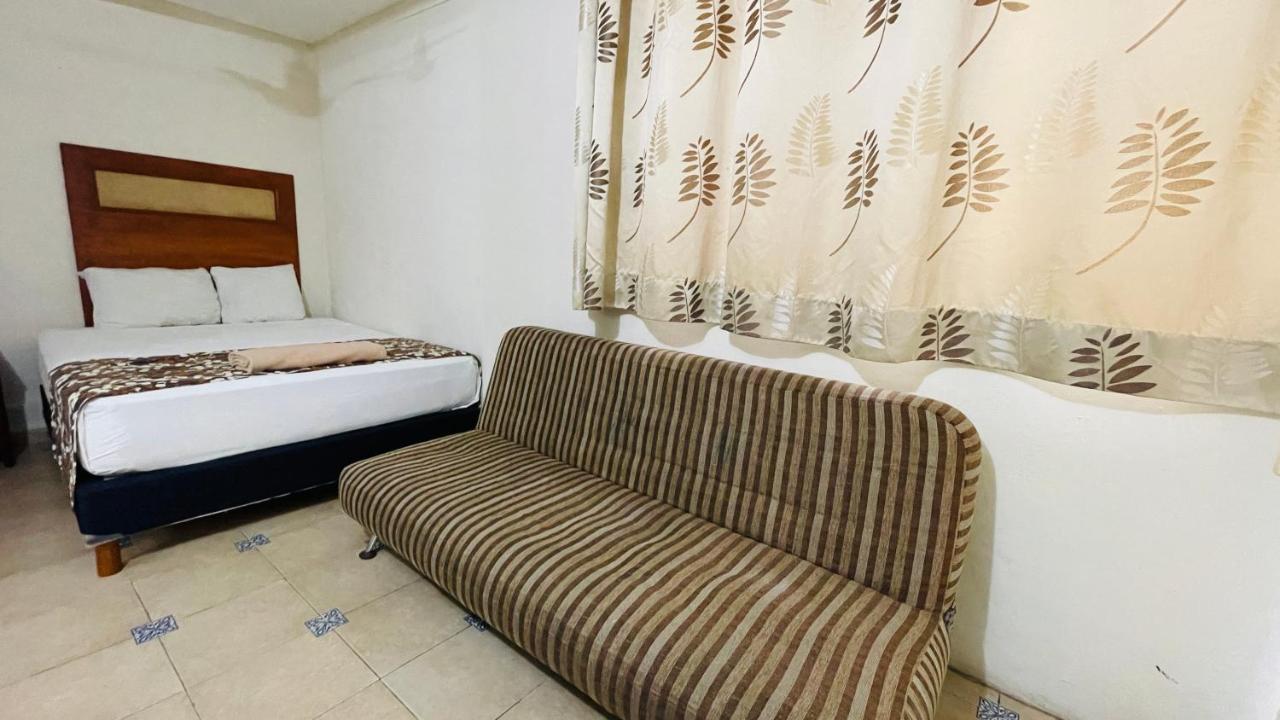 Hotel B&B - 5Th Avenue Playa del Carmen Eksteriør billede A sofa bed