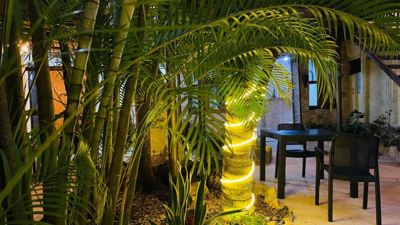 Hotel B&B - 5Th Avenue Playa del Carmen Eksteriør billede Bamboo lighting