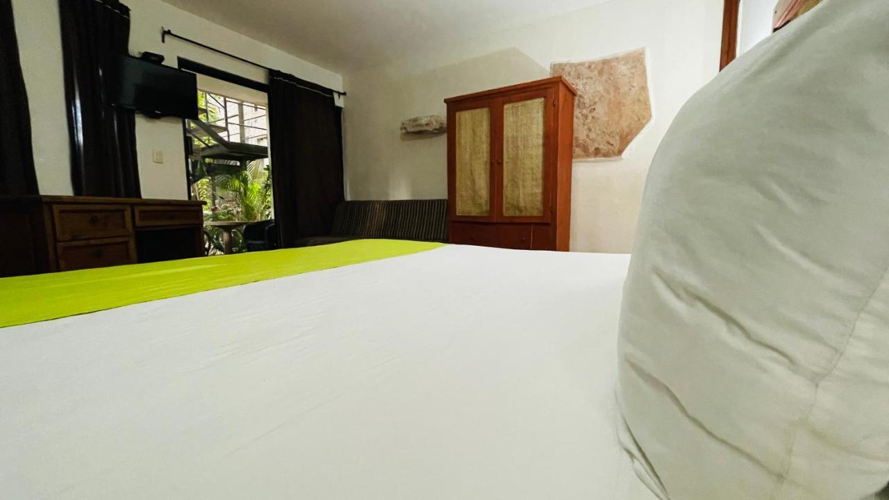 Hotel B&B - 5Th Avenue Playa del Carmen Eksteriør billede A room at the hotel