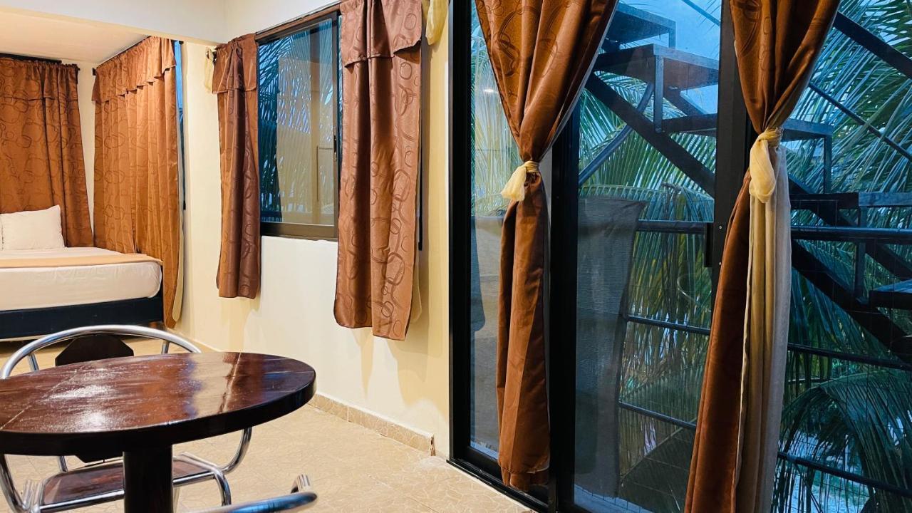Hotel B&B - 5Th Avenue Playa del Carmen Eksteriør billede Curtains